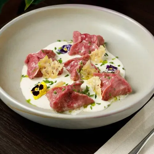 Ravioli de sfeclă cu rata cu creveți și sos