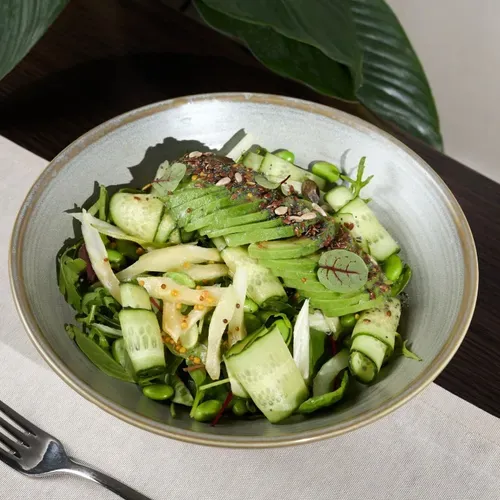 Salată verde cu sos de muștar și miere