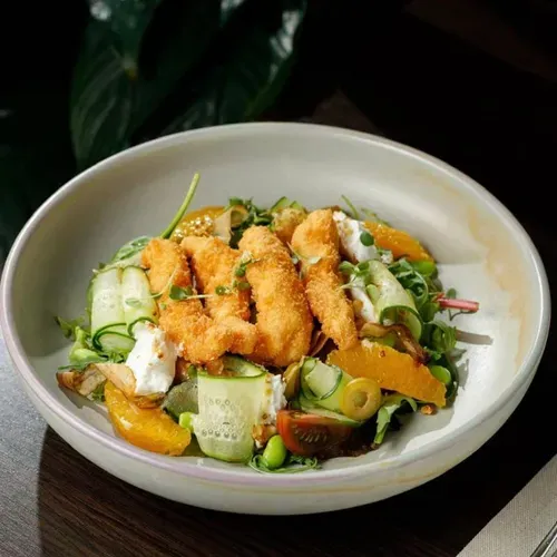 Salată cu creveti pane si bonitto