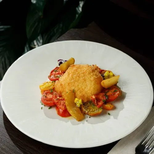 Salată cu buratta pane, compote de cherry