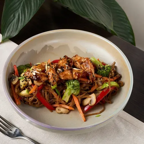 Soba cu carne de pui